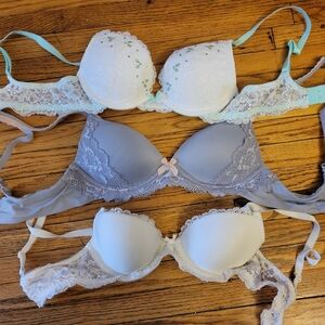 Sz 32A VICTORIA' S SECRET bra Lot 3